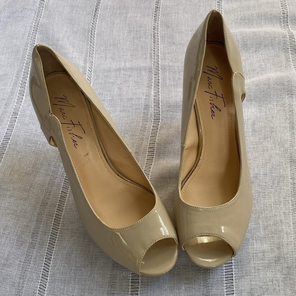 Marc Fisher nude peep toe platform heels. - Picture 1 of 13